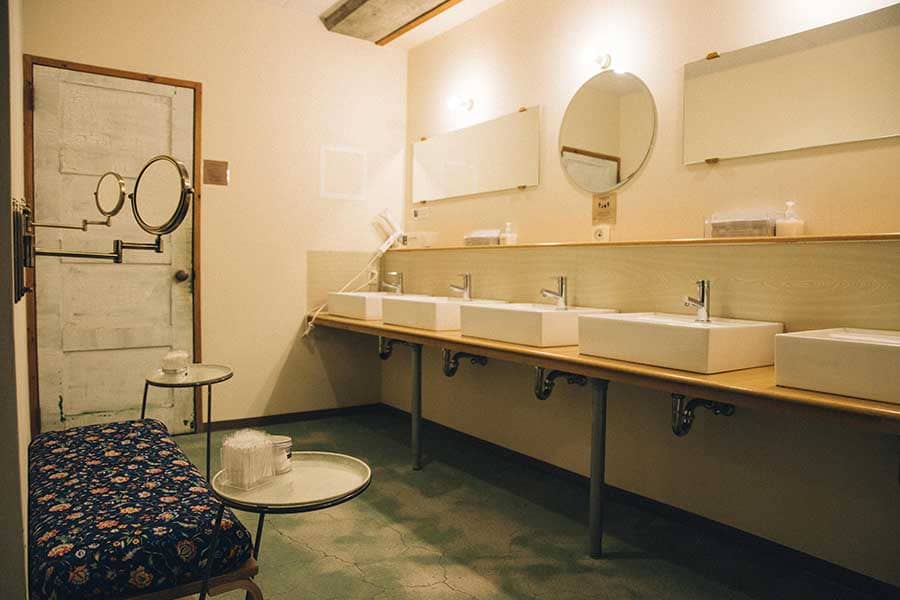bathroom image
